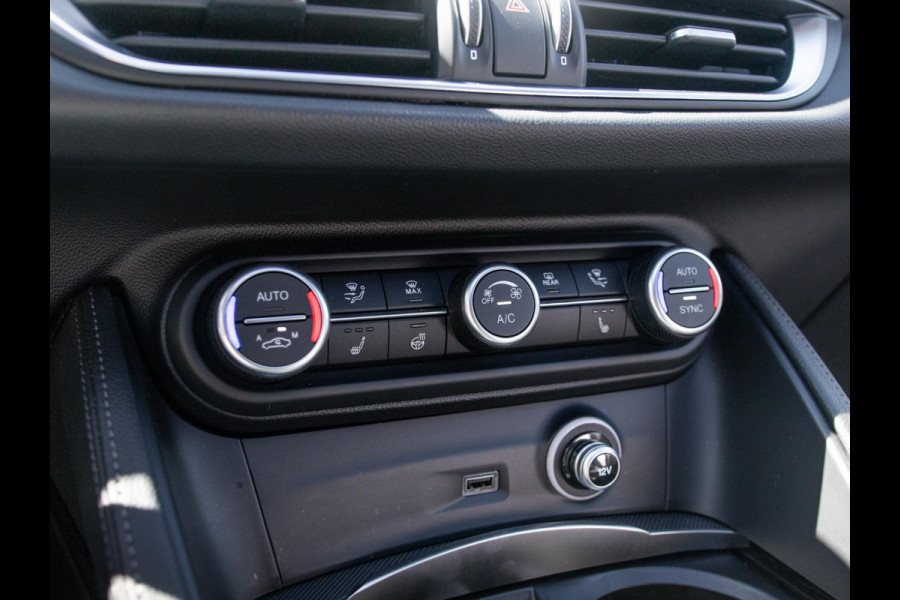 Alfa Romeo Stelvio 2.0 Turbo 280pk AWD Veloce | Schuif/Kanteldak | Harman Kardon | Adapt. Cruise | Matrix LED | Winter Pack | Apple Carplay
