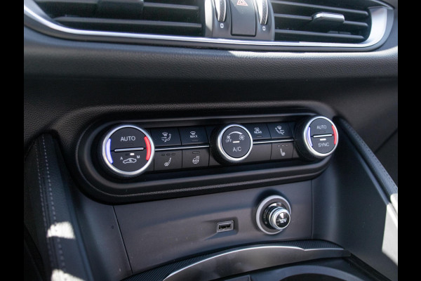 Alfa Romeo Stelvio 2.0 Turbo 280pk AWD Veloce | Schuif/Kanteldak | Harman Kardon | Adapt. Cruise | Matrix LED | Winter Pack | Apple Carplay