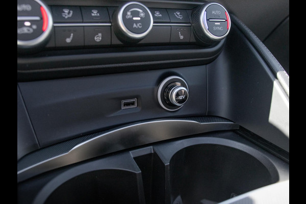 Alfa Romeo Stelvio 2.0 Turbo 280pk AWD Veloce | Schuif/Kanteldak | Harman Kardon | Adapt. Cruise | Matrix LED | Winter Pack | Apple Carplay