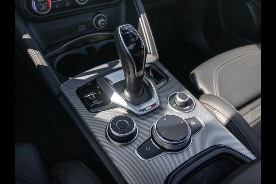 Alfa Romeo Stelvio 2.0 Turbo 280pk AWD Veloce | Schuif/Kanteldak | Harman Kardon | Adapt. Cruise | Matrix LED | Winter Pack | Apple Carplay