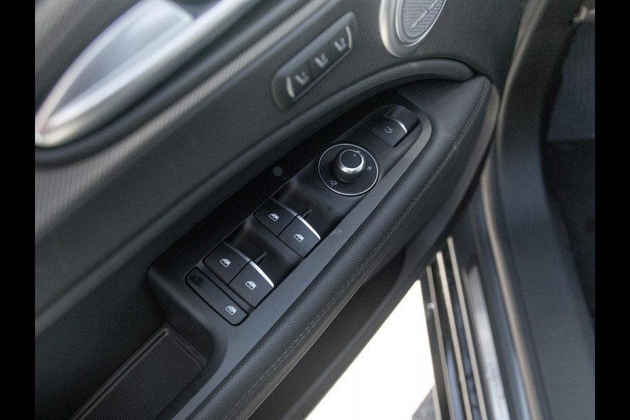 Alfa Romeo Stelvio 2.0 Turbo 280pk AWD Veloce | Schuif/Kanteldak | Harman Kardon | Adapt. Cruise | Matrix LED | Winter Pack | Apple Carplay