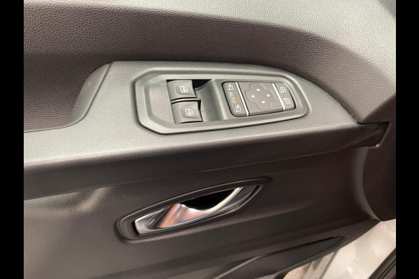 Renault Trafic 2.0 Blue dCi 170PK L2H1 Dubbele Cabine Anniversary Trekhaak Navigatie Apple Carplay Android Auto Camera Parkeerhulp Cruise Control Dodehoekassistent Virtual Cockpit Full Led Stoelverwarming Climate Control Lichtmetalen velgen