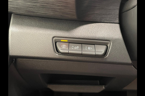 Renault Trafic 2.0 Blue dCi 170PK L2H1 Dubbele Cabine Anniversary Trekhaak Navigatie Apple Carplay Android Auto Camera Parkeerhulp Cruise Control Dodehoekassistent Virtual Cockpit Full Led Stoelverwarming Climate Control Lichtmetalen velgen