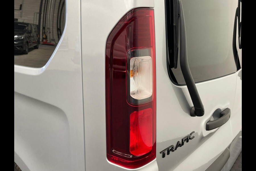 Renault Trafic 2.0 Blue dCi 170PK L2H1 Dubbele Cabine Anniversary Trekhaak Navigatie Apple Carplay Android Auto Camera Parkeerhulp Cruise Control Dodehoekassistent Virtual Cockpit Full Led Stoelverwarming Climate Control Lichtmetalen velgen