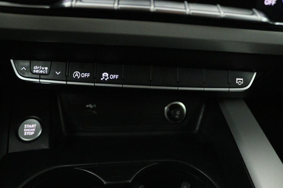 Audi A4 Limousine 35 TFSI Pro Line (ACHTERUITRIJCAMERA, CRUISE CONTROL, NAVIGATIE, PARKEERSENSOREN)