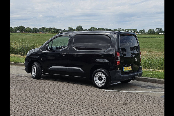 Opel Combo 1.5D L1H1 Edition Navi, Euro6, NAP, Airco, 3-Zits, 102Pk, Trekhaak, Pdc, 1e Eigenaar