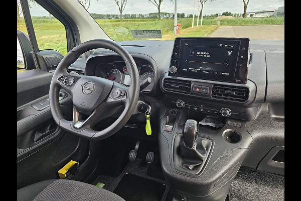 Opel Combo 1.5D L1H1 Edition Navi, Euro6, NAP, Airco, 3-Zits, 102Pk, Trekhaak, Pdc, 1e Eigenaar