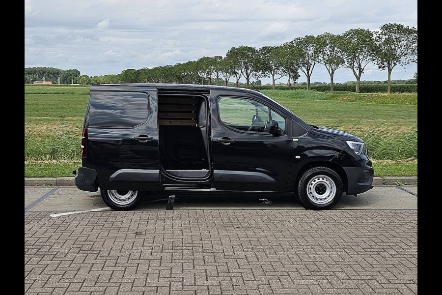 Opel Combo 1.5D L1H1 Edition Navi, Euro6, NAP, Airco, 3-Zits, 102Pk, Trekhaak, Pdc, 1e Eigenaar
