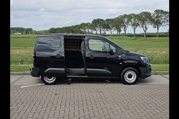 Opel Combo 1.5D L1H1 Edition Navi, Euro6, NAP, Airco, 3-Zits, 102Pk, Trekhaak, Pdc, 1e Eigenaar