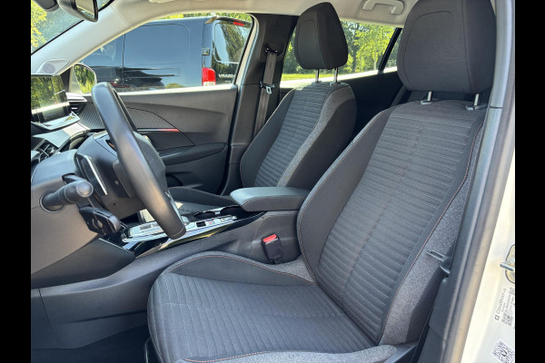 Peugeot 2008 1.2 PureTech Allure 130 PK | CarPlay | Zwart Optiek | Climate Control | Cruise | 18" LMV