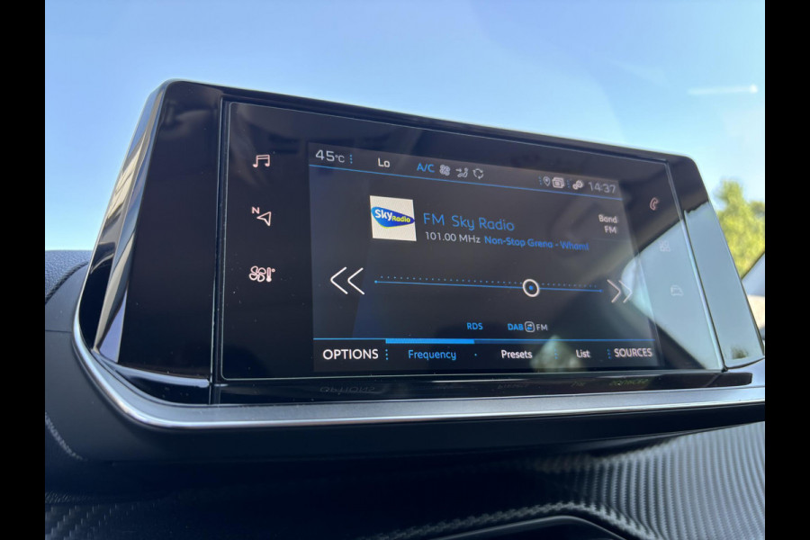 Peugeot 2008 1.2 PureTech Allure 130 PK | CarPlay | Zwart Optiek | Climate Control | Cruise | 18" LMV