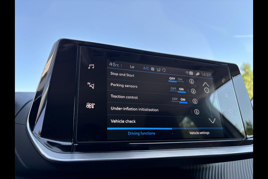 Peugeot 2008 1.2 PureTech Allure 130 PK | CarPlay | Zwart Optiek | Climate Control | Cruise | 18" LMV