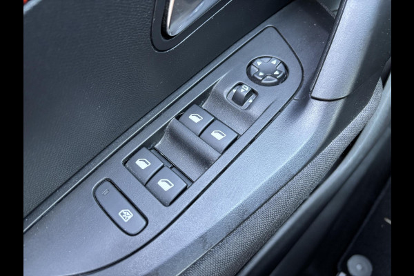 Peugeot 2008 1.2 PureTech Allure 130 PK | CarPlay | Zwart Optiek | Climate Control | Cruise | 18" LMV