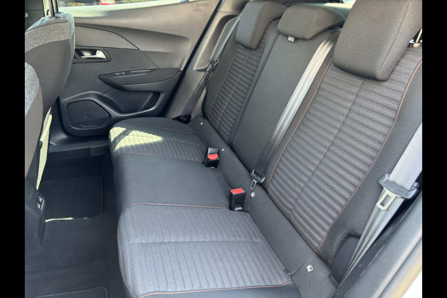 Peugeot 2008 1.2 PureTech Allure 130 PK | CarPlay | Zwart Optiek | Climate Control | Cruise | 18" LMV