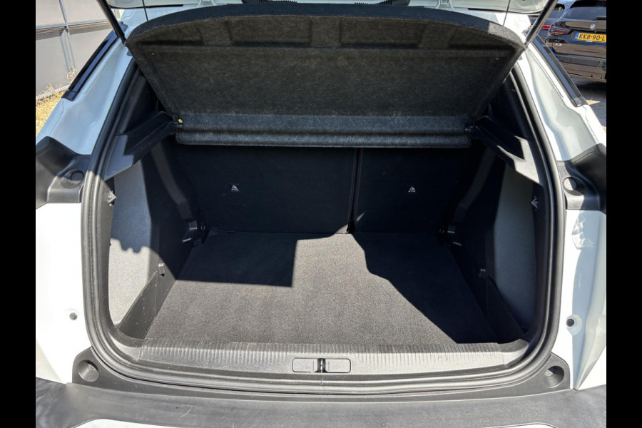 Peugeot 2008 1.2 PureTech Allure 130 PK | CarPlay | Zwart Optiek | Climate Control | Cruise | 18" LMV