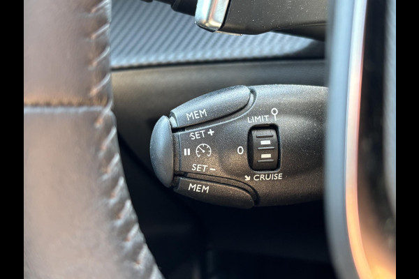 Peugeot 2008 1.2 PureTech Allure 130 PK | CarPlay | Zwart Optiek | Climate Control | Cruise | 18" LMV
