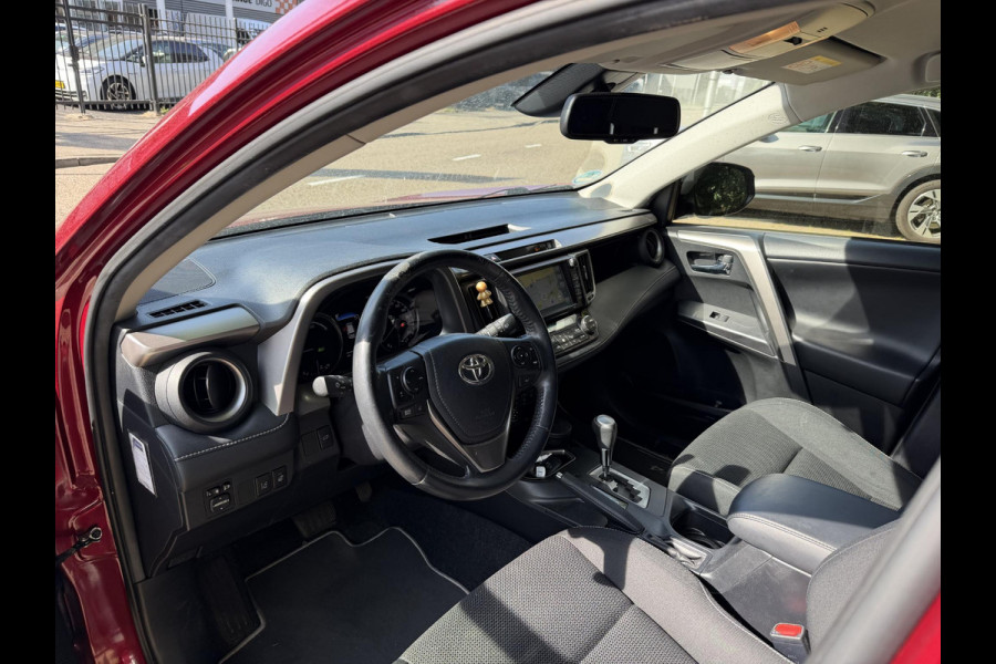 Toyota RAV4 2.5 HYBRID AWD DYNAMIC GARANTIE 4-2029! TREKHAAK . PARKEERSENSOREN VOOR & ACHTER . STOEL/STUUR VERWARMING .