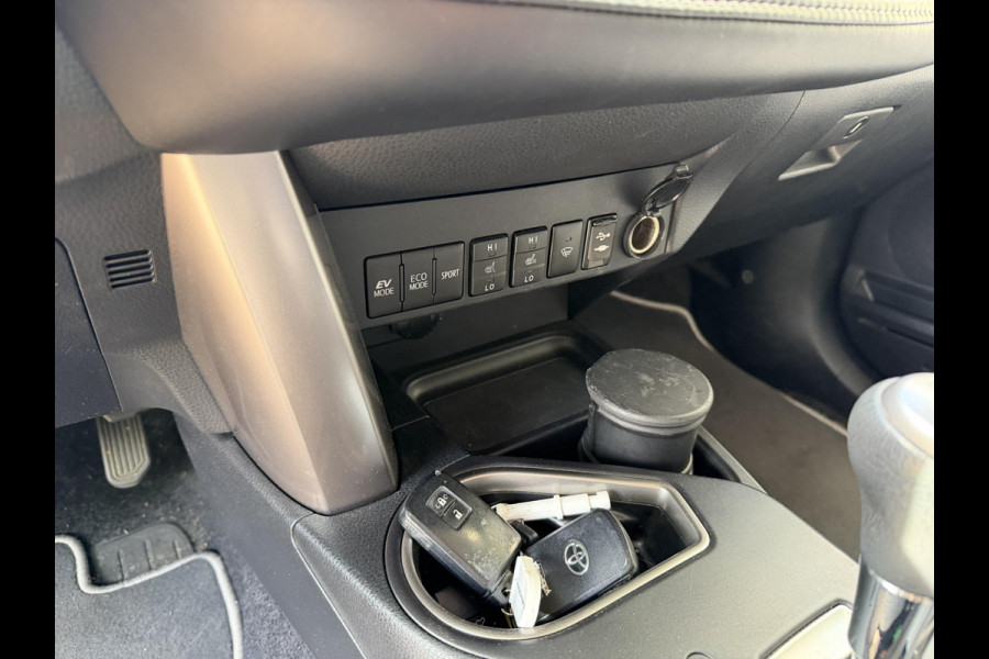 Toyota RAV4 2.5 HYBRID AWD DYNAMIC GARANTIE 4-2029! TREKHAAK . PARKEERSENSOREN VOOR & ACHTER . STOEL/STUUR VERWARMING .