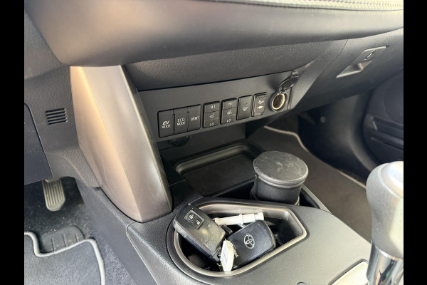 Toyota RAV4 2.5 HYBRID AWD DYNAMIC GARANTIE 4-2029! TREKHAAK . PARKEERSENSOREN VOOR & ACHTER . STOEL/STUUR VERWARMING .