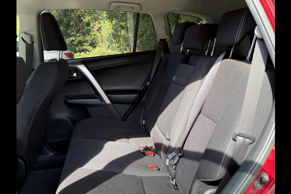 Toyota RAV4 2.5 HYBRID AWD DYNAMIC GARANTIE 4-2029! TREKHAAK . PARKEERSENSOREN VOOR & ACHTER . STOEL/STUUR VERWARMING .