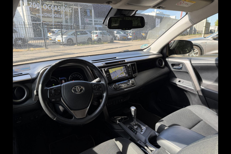 Toyota RAV4 2.5 HYBRID AWD DYNAMIC GARANTIE 4-2029! TREKHAAK . PARKEERSENSOREN VOOR & ACHTER . STOEL/STUUR VERWARMING .