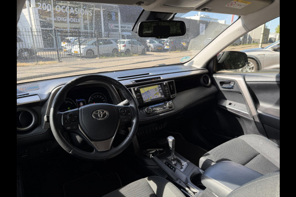 Toyota RAV4 2.5 HYBRID AWD DYNAMIC GARANTIE 4-2029! TREKHAAK . PARKEERSENSOREN VOOR & ACHTER . STOEL/STUUR VERWARMING .