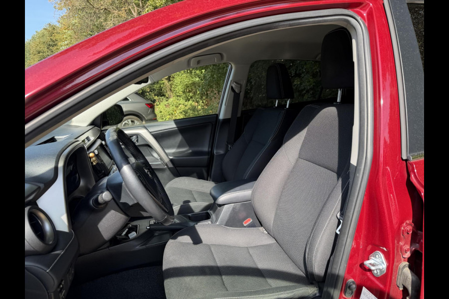 Toyota RAV4 2.5 HYBRID AWD DYNAMIC GARANTIE 4-2029! TREKHAAK . PARKEERSENSOREN VOOR & ACHTER . STOEL/STUUR VERWARMING .