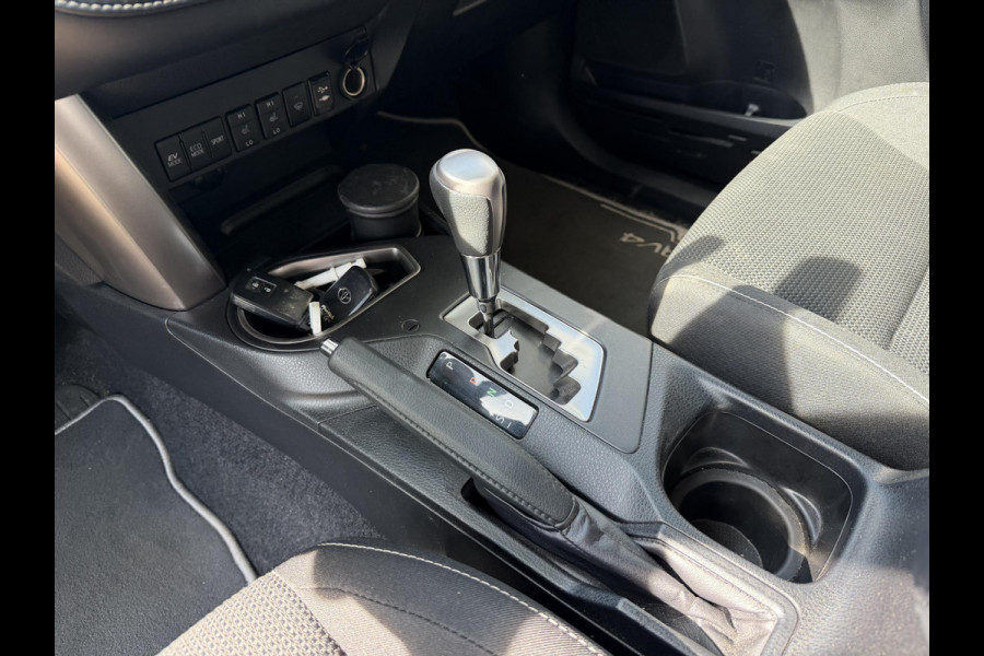 Toyota RAV4 2.5 HYBRID AWD DYNAMIC GARANTIE 4-2029! TREKHAAK . PARKEERSENSOREN VOOR & ACHTER . STOEL/STUUR VERWARMING .