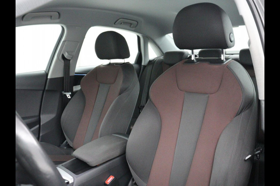 Audi A4 Limousine 35 TFSI Launch edition Business | Cruise controle | Navigatie | Carplay | Sfeerverlichting | Drive select | Virtueel dashboard | Parkeersensoren