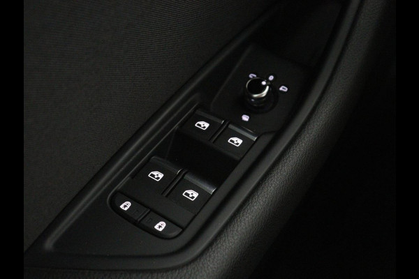Audi A4 Limousine 35 TFSI Launch edition Business | Cruise controle | Navigatie | Carplay | Sfeerverlichting | Drive select | Virtueel dashboard | Parkeersensoren