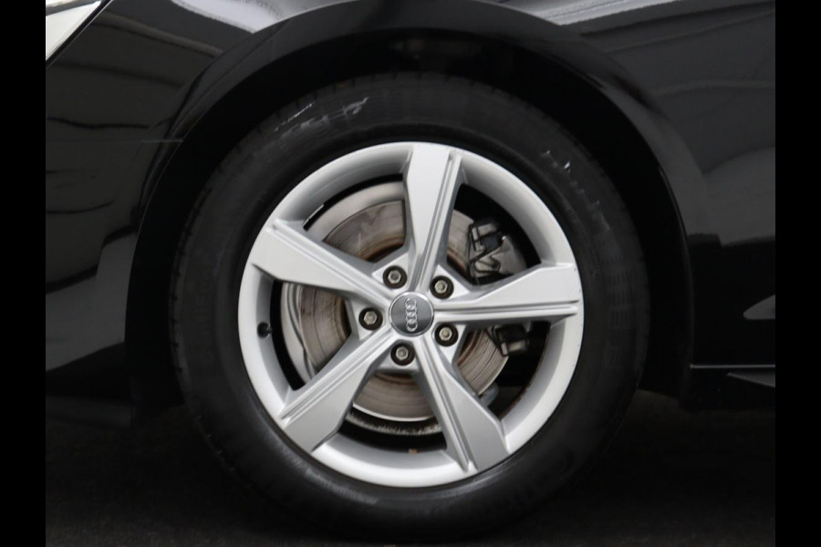 Audi A4 Limousine 35 TFSI Launch edition Business | Cruise controle | Navigatie | Carplay | Sfeerverlichting | Drive select | Virtueel dashboard | Parkeersensoren