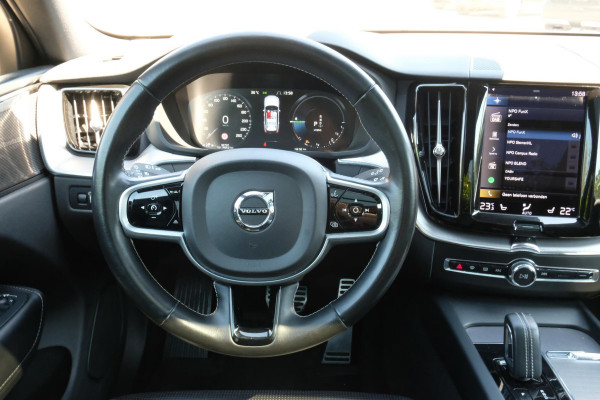 Volvo XC60 2.0 T6 Plug-in hybrid AWD R-Design 340 PK | Panoramadak | Standkachel | Harman Kardon audio | Stoelverwarming / koeling