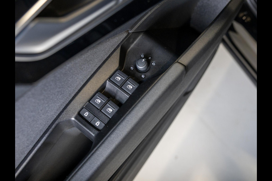 Audi Q4 Sportback e-tron 45 Edition 82 kWh 286pk / Trekhaak / Achteruitrijcamera / Panoramadak / Sonos / Adaptieve cruise conrtrol / Navigatie / Apple carplay /