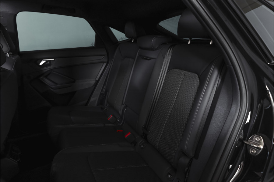 Audi Q3 Sportback 35 TFSI 150 PK S Edition 3xS-Line | S/K-Panodak | Dig. Cockpit | Adapt. Cruise | Stoelverw. | PDC | App. Connect | ECC | LM 20" |
