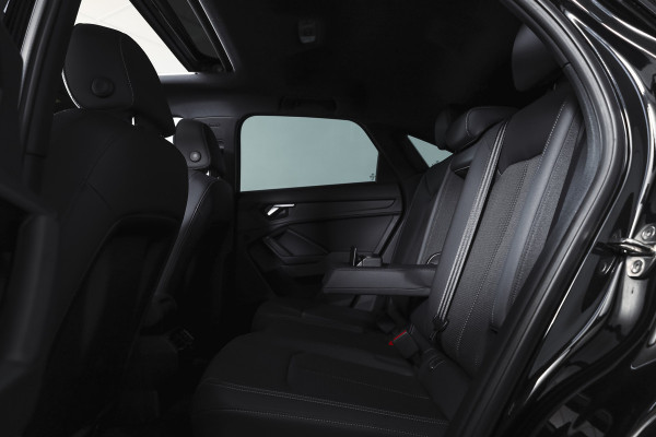 Audi Q3 Sportback 35 TFSI 150 PK S Edition 3xS-Line | S/K-Panodak | Dig. Cockpit | Adapt. Cruise | Stoelverw. | PDC | App. Connect | ECC | LM 20" |