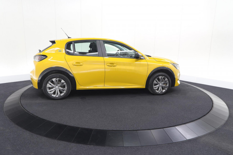 Peugeot e-208 EV Active Pack 50 kWh | 96,8% SOH | Navigatie | Parkeersensoren | Stoelverwarming