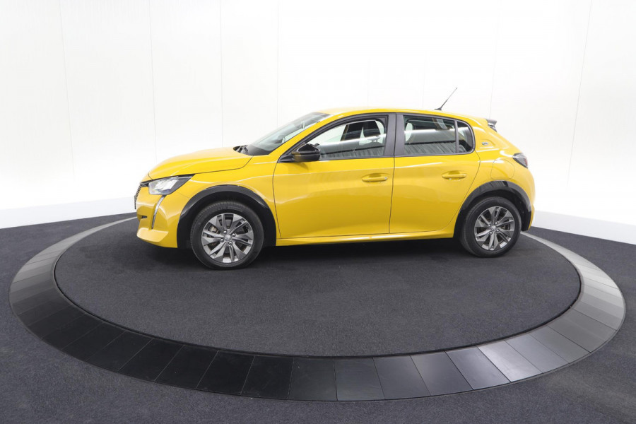 Peugeot e-208 EV Active Pack 50 kWh | 96,8% SOH | Navigatie | Parkeersensoren | Stoelverwarming