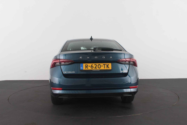 Škoda Octavia 1.5 e-TSI Business Edition Plus 150pk DSG/Lava Blue Metallic/Cruise control adaptief