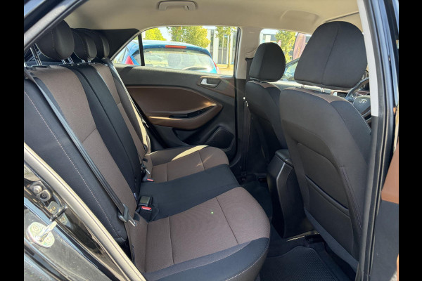 Hyundai i20 1.0 T-GDI Comfort 2e Eigenaar l Trekhaak l Navi l Camera l Carplay l Clima l Cruise l Rijstrooksensor l Pdc l N.A.P l Apk tot 05-2027