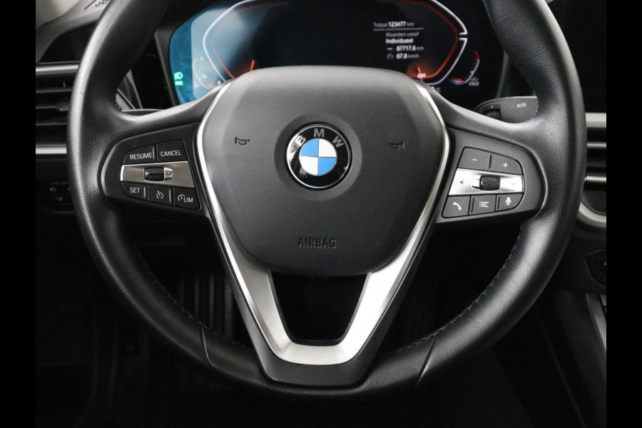 BMW 3 Serie 318i Business Edition | Cruise controle | Navigatie | Carplay | Park assist | Virtueel dahboard | NAP 123.477km