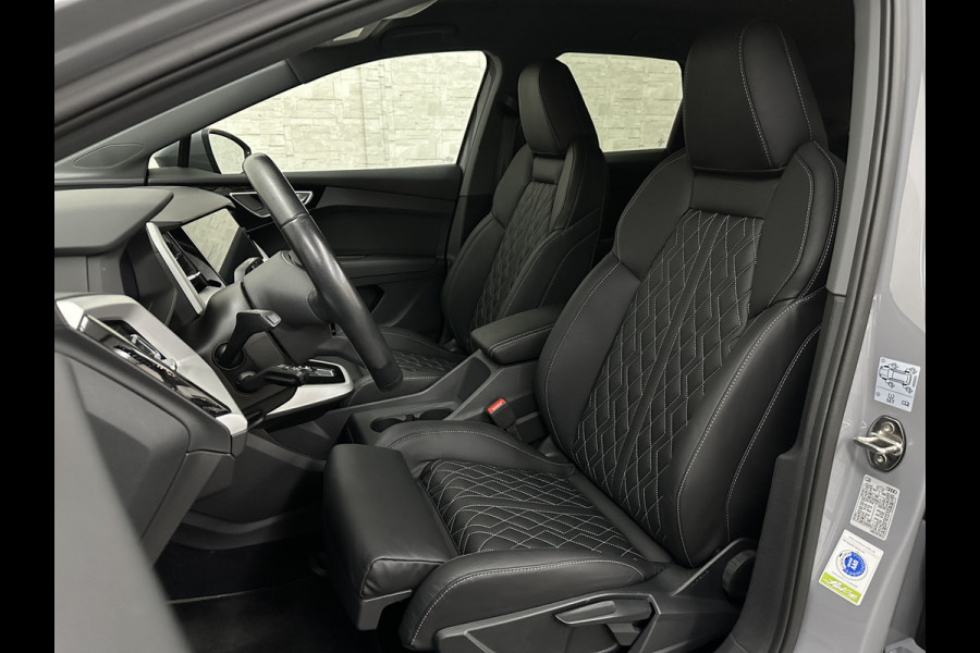 Audi Q4 e-tron 40 204PK 77 kWh | #RS-Leder | 5x Q4 OP VOORRAAD! | ACC | Sportstoelen | Getint Glas | MMI+ | Dynamic-Pakket | Stoelverwarming | Zwarte Hemelbekleding | LED | Lane Assist |