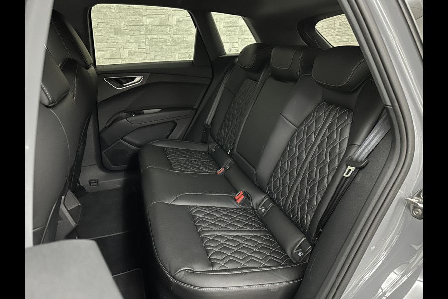 Audi Q4 e-tron 40 204PK 77 kWh | #RS-Leder | 5x Q4 OP VOORRAAD! | ACC | Sportstoelen | Getint Glas | MMI+ | Dynamic-Pakket | Stoelverwarming | Zwarte Hemelbekleding | LED | Lane Assist |