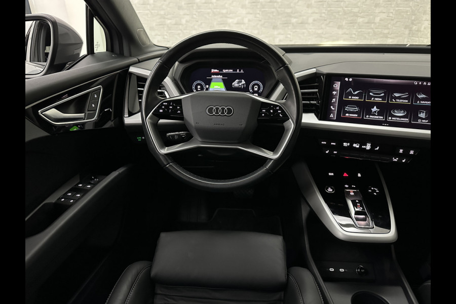 Audi Q4 e-tron 40 204PK 77 kWh | #RS-Leder | 5x Q4 OP VOORRAAD! | ACC | Sportstoelen | Getint Glas | MMI+ | Dynamic-Pakket | Stoelverwarming | Zwarte Hemelbekleding | LED | Lane Assist |