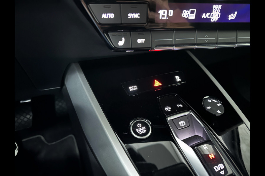Audi Q4 e-tron 40 204PK 77 kWh | #RS-Leder | 5x Q4 OP VOORRAAD! | ACC | Sportstoelen | Getint Glas | MMI+ | Dynamic-Pakket | Stoelverwarming | Zwarte Hemelbekleding | LED | Lane Assist |