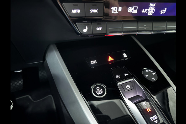 Audi Q4 e-tron 40 204PK 77 kWh | #RS-Leder | 5x Q4 OP VOORRAAD! | ACC | Sportstoelen | Getint Glas | MMI+ | Dynamic-Pakket | Stoelverwarming | Zwarte Hemelbekleding | LED | Lane Assist |