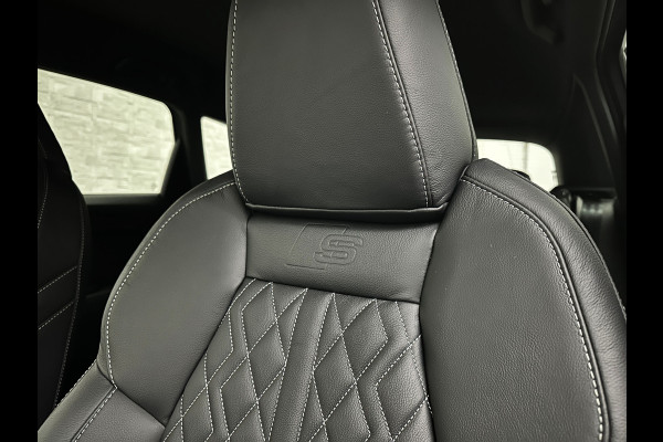 Audi Q4 e-tron 40 204PK 77 kWh | #RS-Leder | 5x Q4 OP VOORRAAD! | ACC | Sportstoelen | Getint Glas | MMI+ | Dynamic-Pakket | Stoelverwarming | Zwarte Hemelbekleding | LED | Lane Assist |