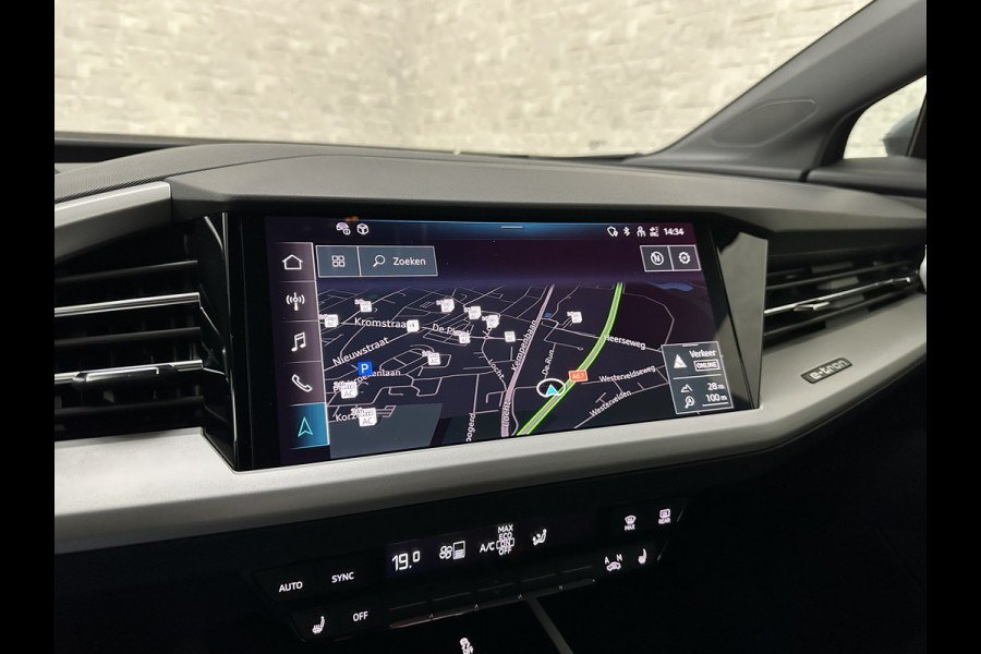 Audi Q4 e-tron 40 204PK 77 kWh | #RS-Leder | 5x Q4 OP VOORRAAD! | ACC | Sportstoelen | Getint Glas | MMI+ | Dynamic-Pakket | Stoelverwarming | Zwarte Hemelbekleding | LED | Lane Assist |