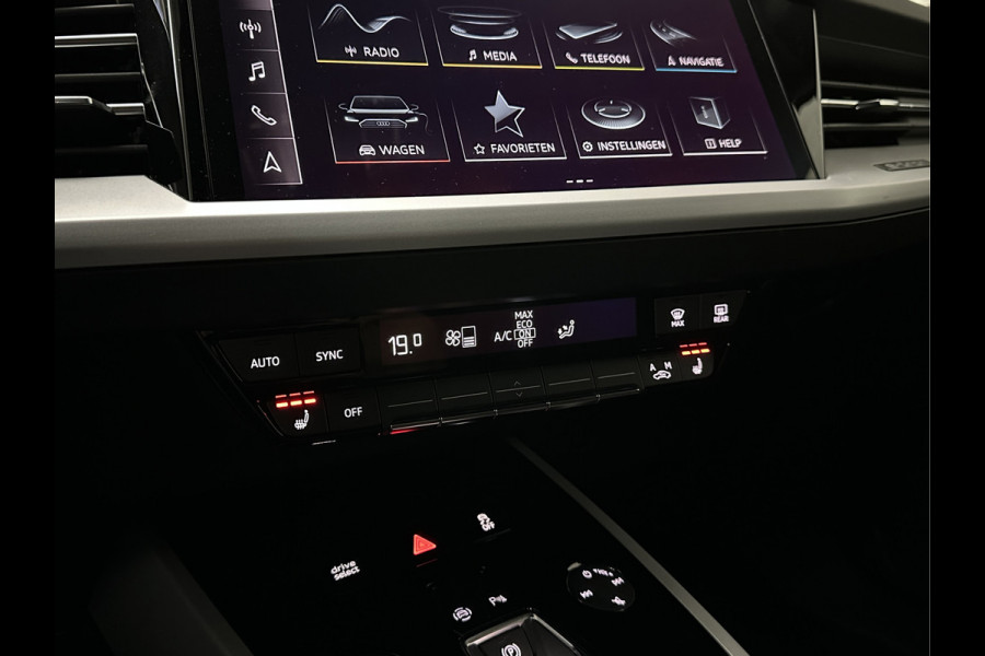 Audi Q4 e-tron 40 204PK 77 kWh | #RS-Leder | 5x Q4 OP VOORRAAD! | ACC | Sportstoelen | Getint Glas | MMI+ | Dynamic-Pakket | Stoelverwarming | Zwarte Hemelbekleding | LED | Lane Assist |