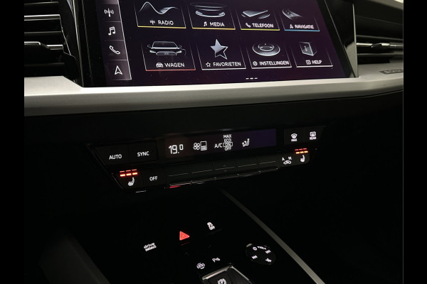 Audi Q4 e-tron 40 204PK 77 kWh | #RS-Leder | 5x Q4 OP VOORRAAD! | ACC | Sportstoelen | Getint Glas | MMI+ | Dynamic-Pakket | Stoelverwarming | Zwarte Hemelbekleding | LED | Lane Assist |