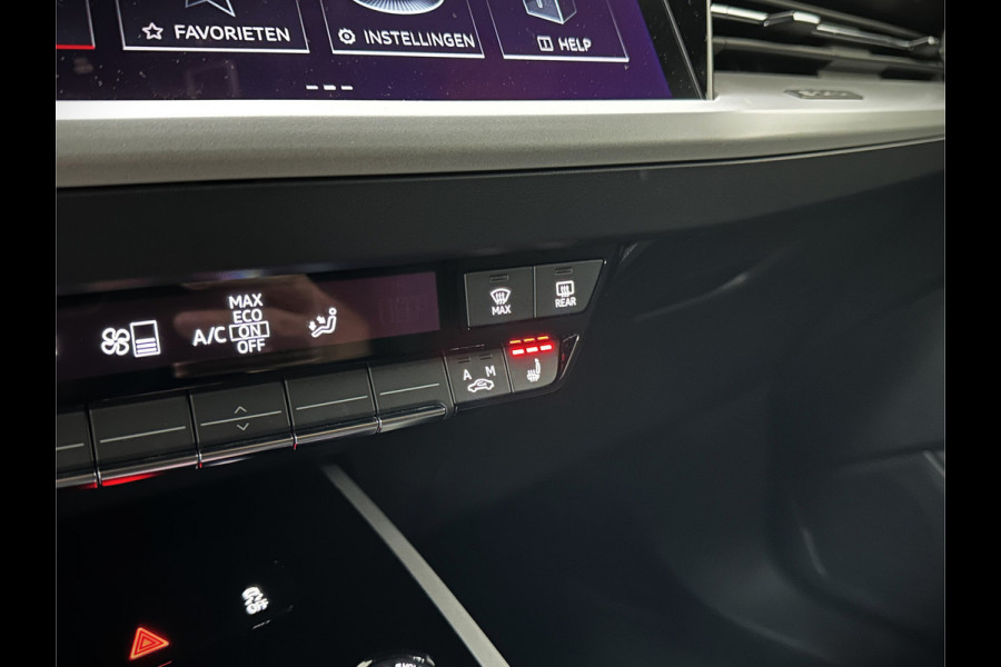 Audi Q4 e-tron 40 204PK 77 kWh | #RS-Leder | 5x Q4 OP VOORRAAD! | ACC | Sportstoelen | Getint Glas | MMI+ | Dynamic-Pakket | Stoelverwarming | Zwarte Hemelbekleding | LED | Lane Assist |